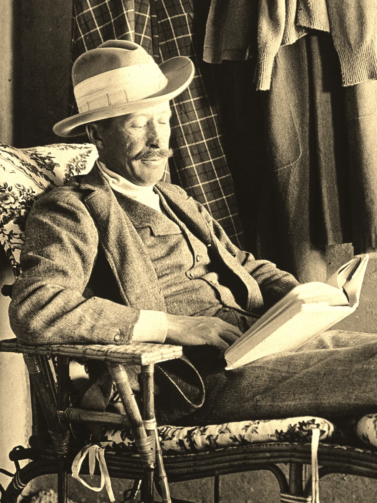 اللورد كارنارفون ممول حفائر مقبرة توت عنخ آمون قبل وفاته عام 1923