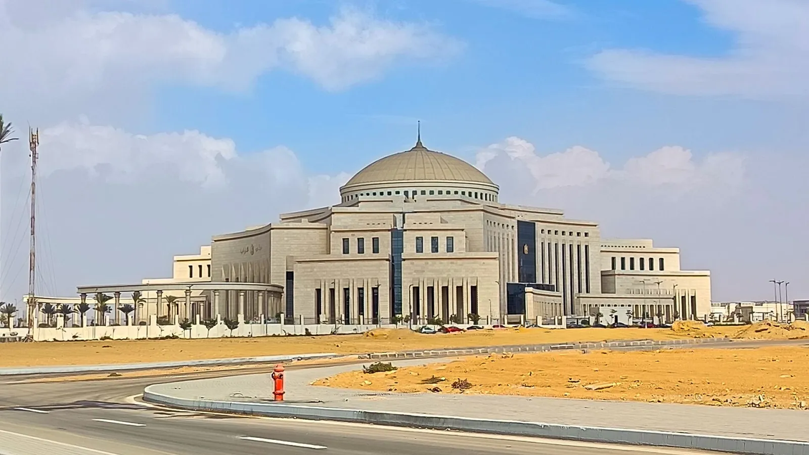مبنى مجلس النواب المصري في العاصمة الإدارية الجديدة