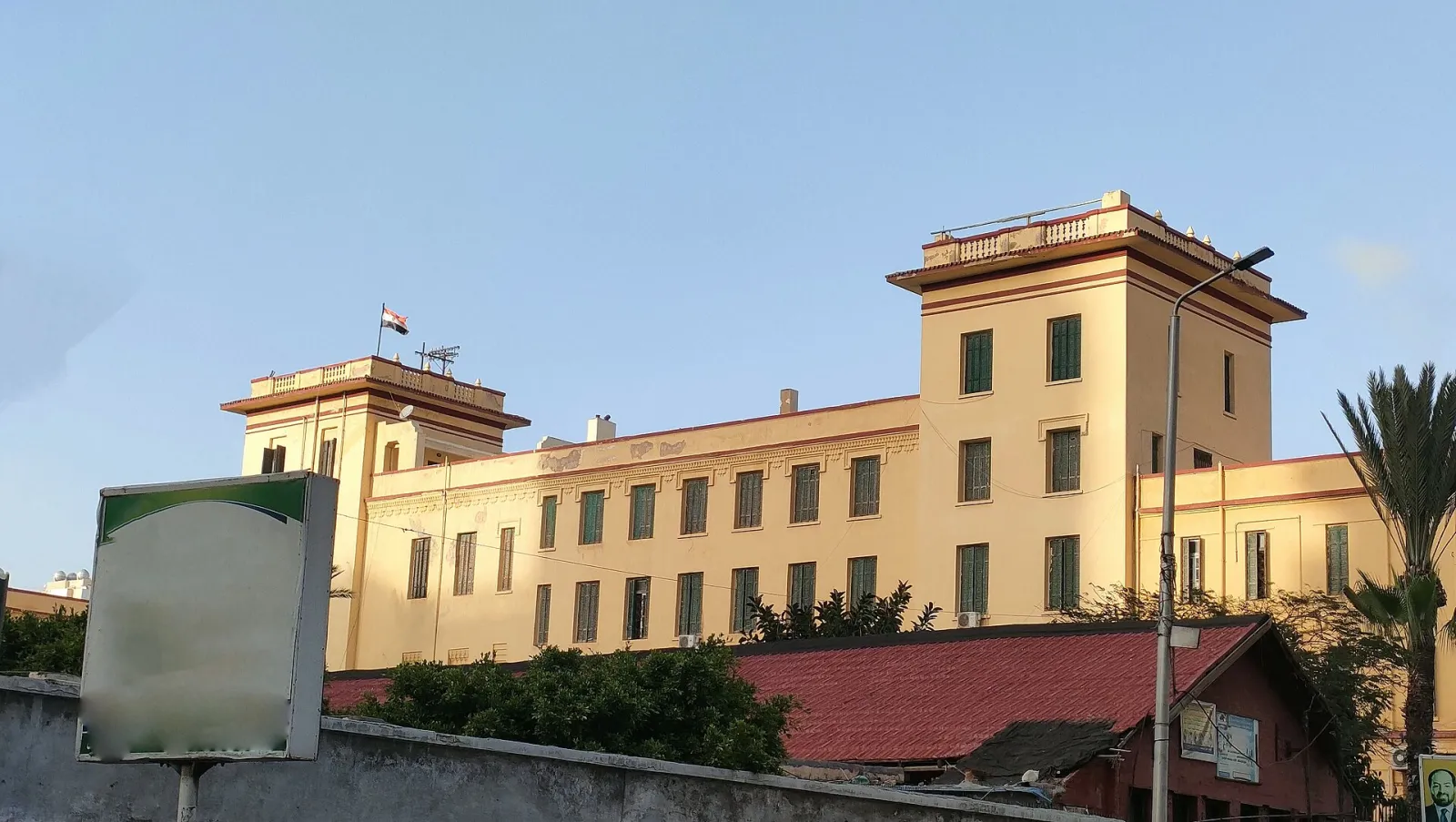 مدرسة فيكتوريا كوليدج بالإسكندرية التي درس فيها عمر الشريف طفلاً