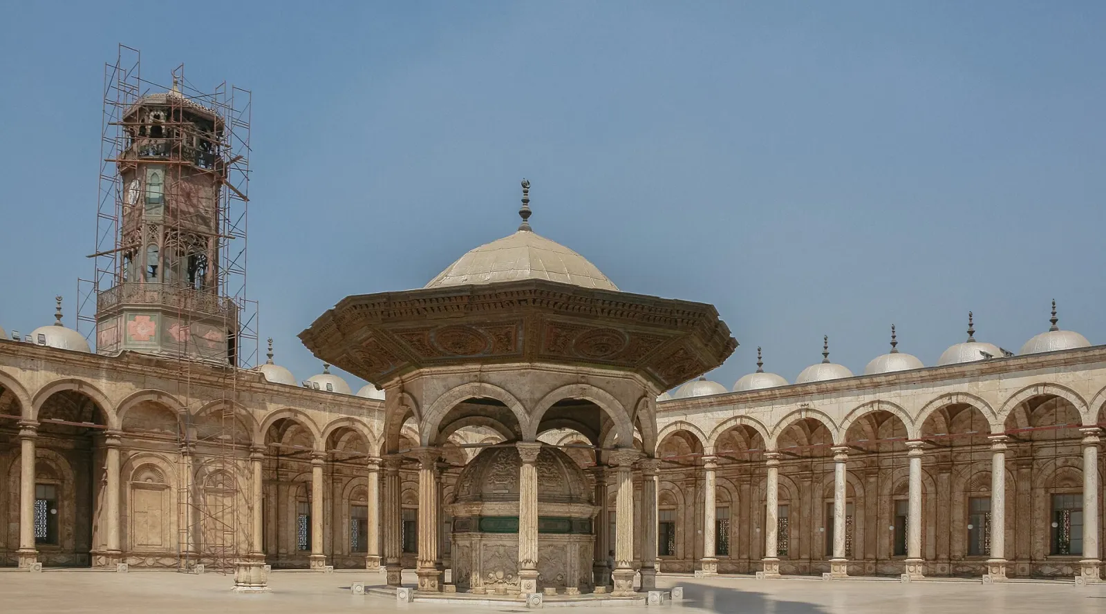 مسجد محمد علي فوق قلعة القاهرة رمز الحكم الجديد بعد مذبحة القلعة 1811