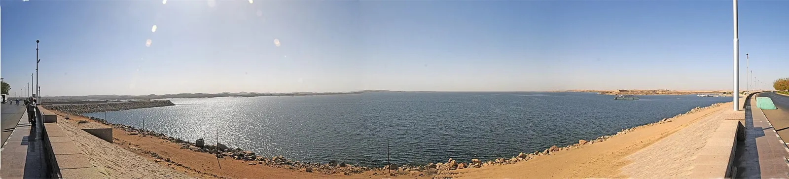 بحيرة ناصر والسد العالي التي غمرت قرى النوبة وهجّرت أسرة محمد منير
