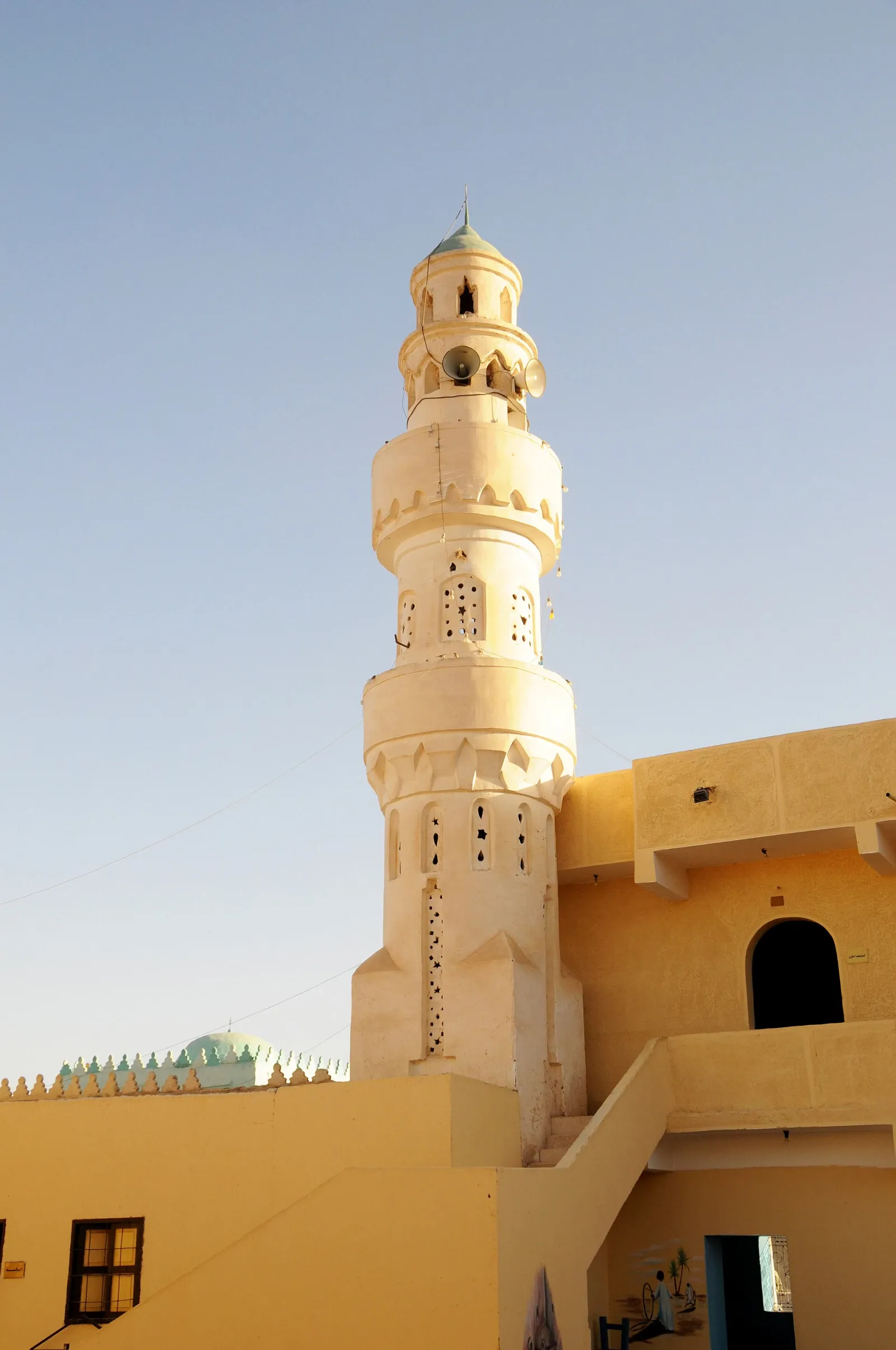 قرية نوبية ملونة في أسوان حيث نشأ محمد منير قبل شهرته