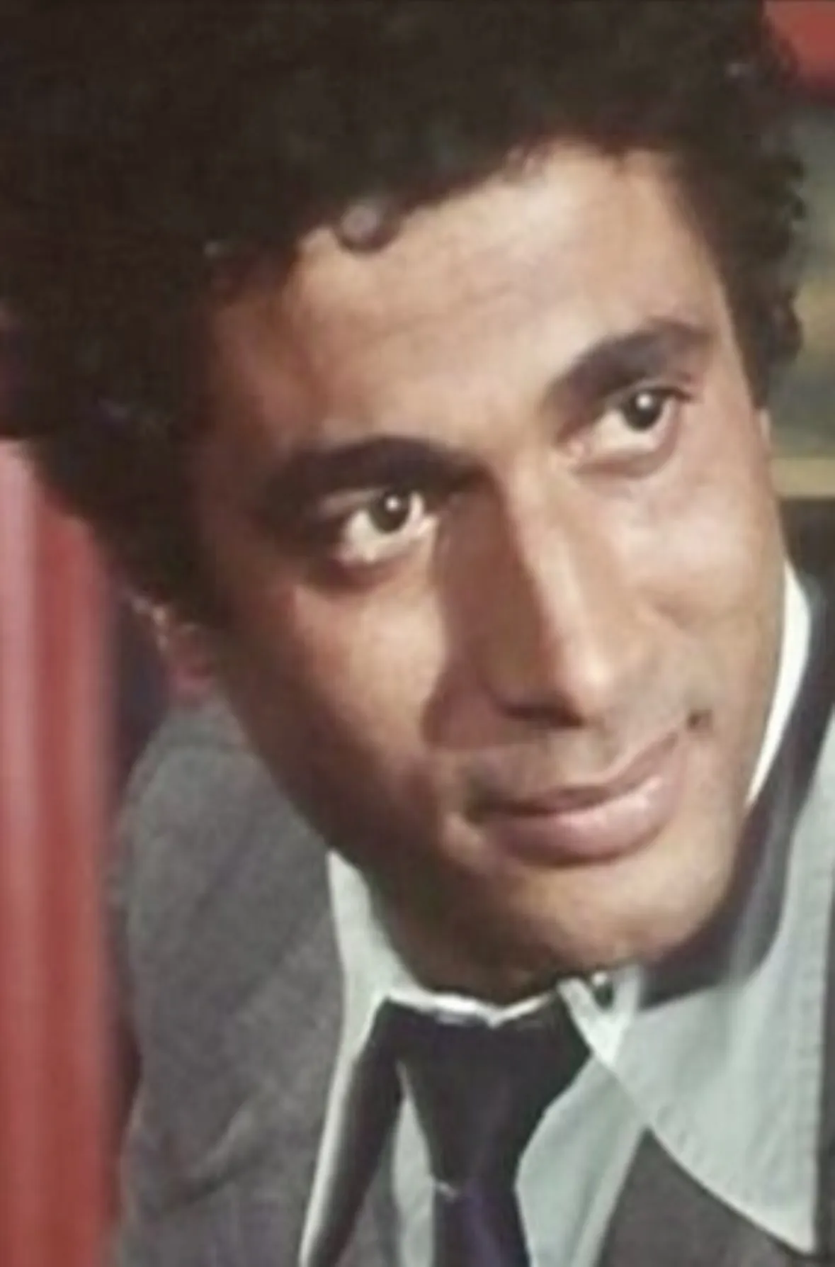 أحمد زكي بطل فيلم موعد على العشاء مع سعاد حسني وأزمة المسدس